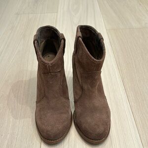 Loved splendid booties with lots of life left! Suede